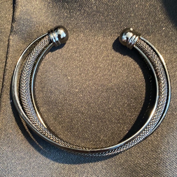 Lia Sophia Bangle Bracelet - Picture 5 of 6